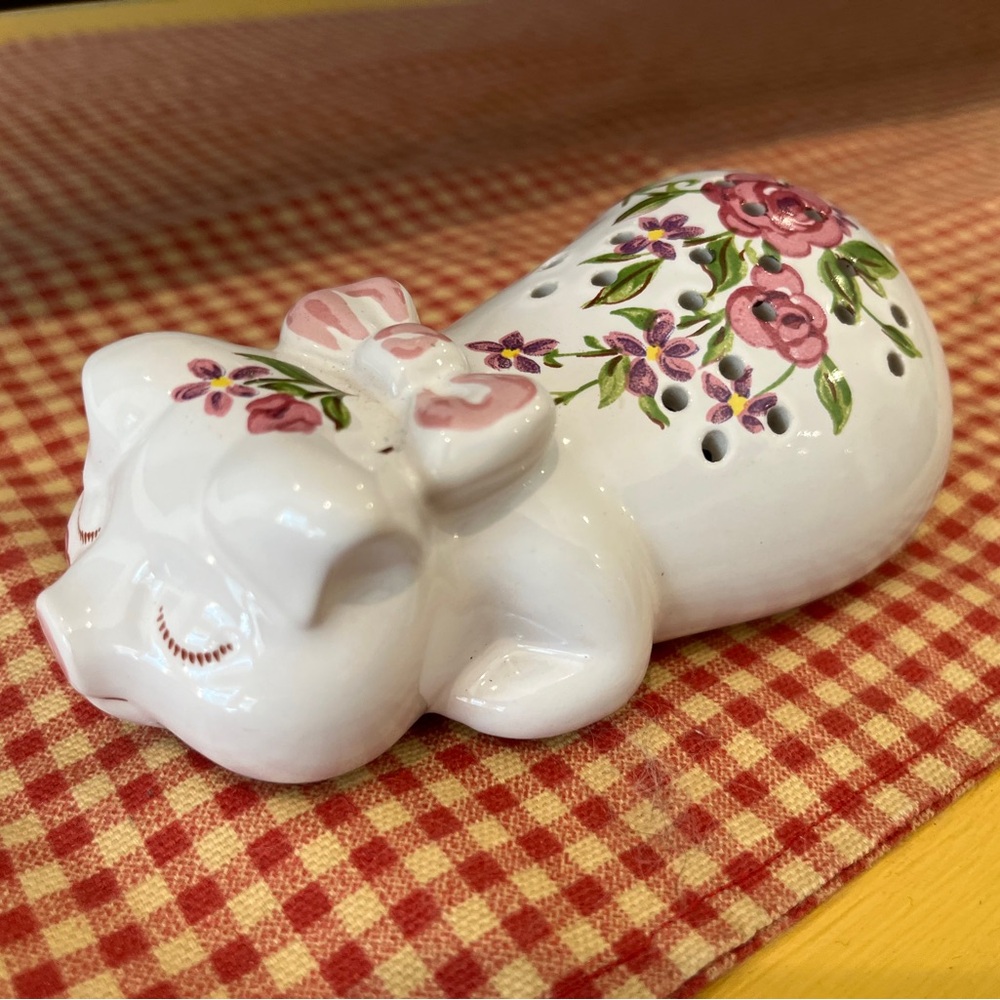 Charming Pink and White 1978 Avon Ceramarte potpourri holdArt with Floral Motifs